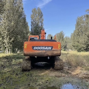 เครื่องจักรรถขุดมือสอง Doosan DH220lc-7ในสภาพดีวิศวกรรมการก่อสร้าง