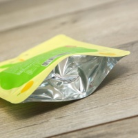 Sac doypack ziplock en plastique de feuille d'aluminium imprimé personnalisé sac d'emballage debout de bonbons avec fenêtre transparente