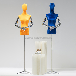 Maniquí de <span class=keywords><strong>ropa</strong></span> de medio cuerpo <span class=keywords><strong>a</strong></span> la moda para mujer, terciopelo ajustable para la parte superior del cuerpo con brazo dorado flexible hecho de plástico - Product Image 4