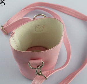 Porte-bouteille isotherme en cuir PU rose, porte-boîte portable avec bandoulière pour les voyages et l'usage quotidien - Product Image 2