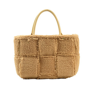 Bolso de mano de piel de invierno para mujer, <span class=keywords><strong>bolsa</strong></span> de mano cuadrada de felpa tejida con cordero cálido, a la moda, 2023 - Product Image 1