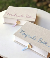 Boîte à souvenirs pour bébé avec album photo personnalisé brodé en tissu, ruban et boutons, coffret cadeau d'annonce de naissance, emballage pour nouveau-né