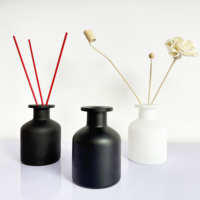 Populaire 100ml 150ml 200ml Noir Gris Coloré Rond Parfum Reed Diffuseur Bouteille En Verre avec Bouchon De Liège