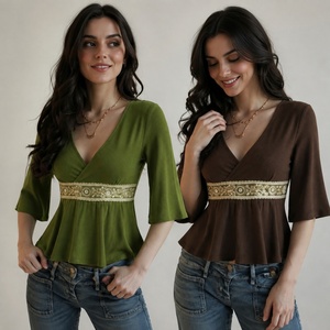 Camiseta de Mujer Estilo Y2K Vintage con Encaje y Parches Florales, Cuello en V Cruzado, Corte Holgado en A, Manga Acampanada, Blusa Sexy Casual para Todas las Temporadas - Product Image 1