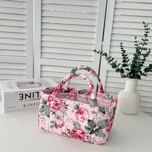 Borse Portaoggetti Boho in Tessuto con Grandi Motivi Floreali, Pieghevoli e Trapuntate, Vendita all'Ingrosso - Product Image 3