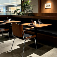 Ensemble de meubles sur mesure Ron Group, sièges confortables, table rectangulaire, revêtement en cuir noir, chaise robuste et facile à nettoyer