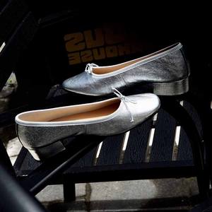 <span class=keywords><strong>Scarpe</strong></span> singole da <span class=keywords><strong>donna</strong></span> con décolleté professionali <span class=keywords><strong>scarpe</strong></span> da ballo con arco <span class=keywords><strong>tacco</strong></span> spesso Versatile <span class=keywords><strong>tacco</strong></span> <span class=keywords><strong>medio</strong></span> <span class=keywords><strong>argento</strong></span> <span class=keywords><strong>scarpe</strong></span> singole da <span class=keywords><strong>donna</strong></span> - Product Image 2