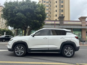 Changan CS35PLUS 2019, SUV Automático con Motor Turbo de 1.6L, Asientos de Cuero y Neumáticos R17, Eficiente en Consumo de Combustible y Confiable, Usado, para Compradores Asiáticos y Africanos - Product Image 4