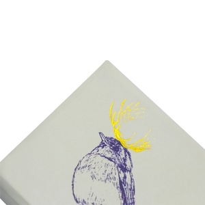 Boîte à bijoux carrée de petite taille personnalisée, en papier rigide enduit, avec logo en relief, pour le rangement des bijoux et l'emballage des bagues - Product Image 3