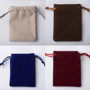 Petit sac en tissu de velours recyclable pour bijoux et rouge à lèvres, pochette à cordon avec logo personnalisé, finition satinée - Product Image 6