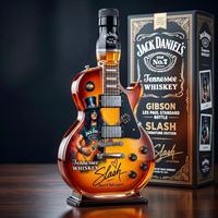 Bouteille de whisky du Tennessee, une bouteille en verre en forme de guitare électrique d'un légendaire rockeur.