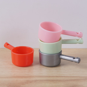 Mini cuchara de agua de juguete, accesorios de cocina de simulación DIY, mini cuchara de agua de plástico con mango largo, cuchara para agua. - Product Image 4