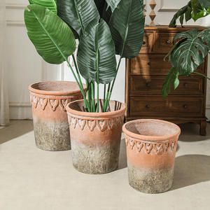 Grand pot à fleurs en ciment rouge bohème résistant à la corrosion pour balcon et sol, Vietnam - Product Image 3