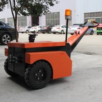 Tracteur électrique maniable et polyvalent, vitesse réglable de 0 à 4 km/h, puissance de traction élevée pour les déplacements en atelier étroit