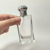 Vente en gros de flacons de parfum carrés en verre de luxe personnalisés de 50 ml avec pulvérisateur à pompe, impression sérigraphique, diffuseur de parfum en boîte