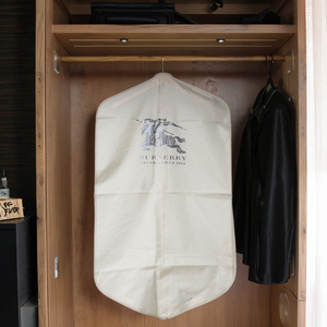 Housse de costume en nylon de luxe haut de gamme personnalisée sac à vêtements pliable et suspendu avec logo personnalisé housse de vêtement haut de gamme - Product Image 6