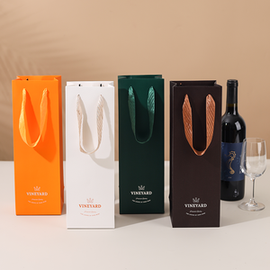 Op maat gemaakte luxe bruine handvat-wijnzak van papier voor wijnflessen met uw eigen logo - Product Image 1