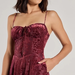 Mini robe en velours Jacquard Mini robe courte large élégante à bretelles spaghetti - Product Image 3