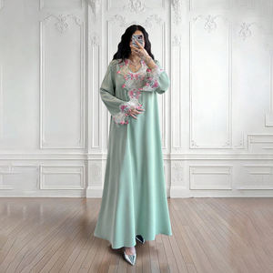Robe en coton vert menthe avec patchwork de dentelle brodée, col en V, style vintage, robe d'été, matière respirante en polyester - Product Image 1