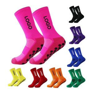 Chaussettes de sport respirantes en tissu tricoté avec coussinets renforcés antidérapants pour l'entraînement au basketball, au football et au soccer - Product Image 1
