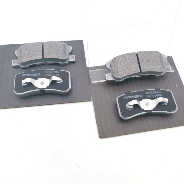 Wholesale Genuine High Performance Semi-Metallic/Ceramic Disc Brake Pads for Car/Bus/Truck Retrofit/Upgrade ISO9001/TS16949