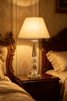 Lampe de bureau LED vintage de luxe en cristal, abat-jour en tissu beige moderne, lampe de chevet pour chambre à coucher, salon, ambiance classique pour la maison