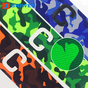 Brassard de capitaine de football Shiwei, camouflage vert bleu orange, respirant, adhésif, unisexe, adulte, pour sports de plein air - Product Image 1