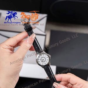 Montre à quartz élégante pour femme avec cadran en verre de 30 mm, montre-bracelet résistante à l'eau pour femmes avec bracelet en cuir - Product Image 1