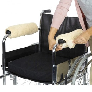 Coussin en polaire pour accoudoir de fauteuil roulant, pour les soins aux personnes âgées, à usage domestique - Product Image 1