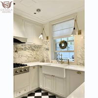 Remplacement de fenêtre DEMEA de style américain avec grilles personnalisées pour un look classique, faible entretien, rupture de pont thermique, aluminium à guillotine simple