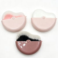 Kuas Makeup Sudut Portabel dengan Penutup Pelindung Bulat, Bulu Sintetis Lembut untuk Blush, Foundation, Bedak, dan Kontur