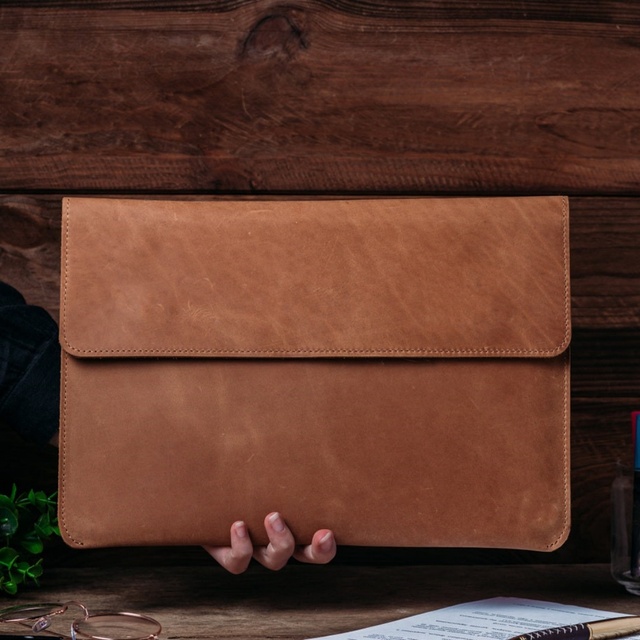 Handcrafted Vintage Crazy Horse Leather Laptop Sleeve Case 13/14/15 Inch Customizable Waterproof Eco-Friendly High Quality