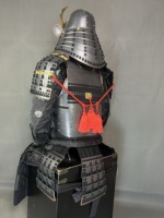 Tam vücutlu gümüş-gri şövalye zırhı, altın hilal kask süslemeli, maske dahil, yetişkin boy, ev dekorasyonu için uygun.