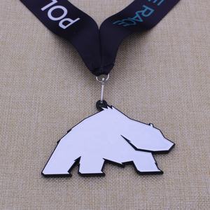 Medalla de carrera de obstáculos de invierno de héroe Polar esmaltado de nuevo diseño personalizado con logotipo de oso Polar - Product Image 2