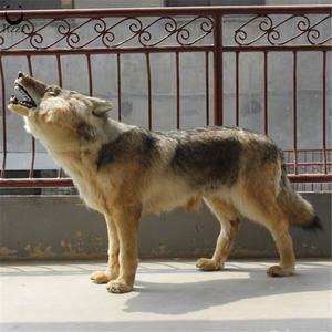 Figura de lobo de plástico suave para decoración del hogar, animal de tamaño real, peludo, hecho a medida, nuevo producto increíble - Product Image 2