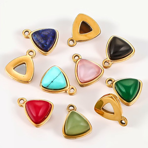 Charme en pierre semi-précieuse naturelle en forme de triangle |   Cadre en acier inoxydable plaqué or 18 carats PVD |   Pendentifs de Couleurs Assorties pour la Fabrication de Bijoux DIY - Product Image 1