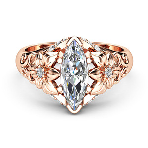 Anello Floreale per Donne con Accento di Cristallo Marquise, Tono Rosa, Elegante Accessorio Moda per Feste - Product Image 1