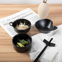 Logo personnalisé bon marché plat de sauce soja mélamine style japonais A5 incassable noir avec couvercle pour restaurant ménage