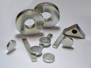 L'adhésif résistant à hautes températures de polyuréthane est employé pour l'interadhérence des métaux et d'autres matériaux - Product Image 2