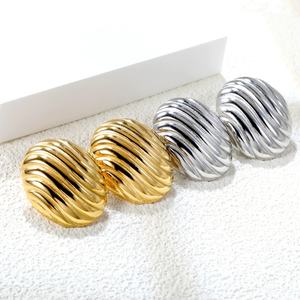 Nuevos Pendientes de Acero Inoxidable con Baño de Oro de 18k, Diseño de Gota de Agua, Corazón y Concha, Resistentes al Agua, Textura Hueca, Venta al por Mayor - Product Image 3