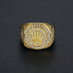 Anillo de <span class=keywords><strong>Hombre</strong></span> con Corona Chapada en <span class=keywords><strong>Oro</strong></span> y Circonitas Cúbicas Cuadradas, Anillo de Sello para Estilo Urbano, Compromiso, Aniversario y Uso Casual - Product Image 3