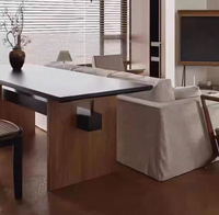 Bureau de travail moderne et minimaliste