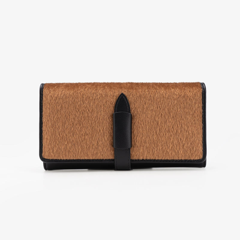 สีน้ำตาล