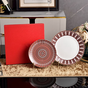 Juego de platos de porcelana roja y blanca estilo Art Deco con borde dorado, platos decorativos para cenar, para decoración de mesa en bodas y restaurantes. - Product Image 1