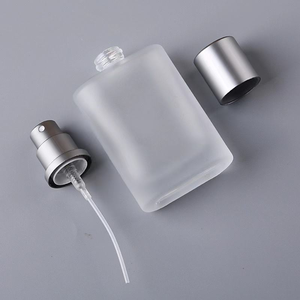 Vente en gros de flacons de parfum et de cosmétiques en verre carré vides de 30 ml, 50 ml et 100 ml avec impression d'écran et vaporisateur à pompe portable rechargeable - Product Image 3