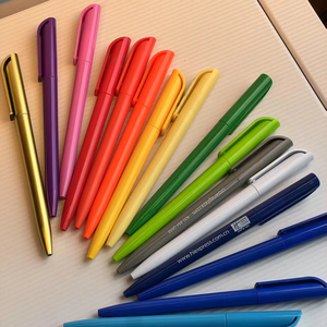 Stylo bille personnalisé avec logo, idéal pour les cadeaux promotionnels haut de gamme pour hôtels et compagnies aériennes, stylo OEM personnalisé à prix abordable - Product Image 1