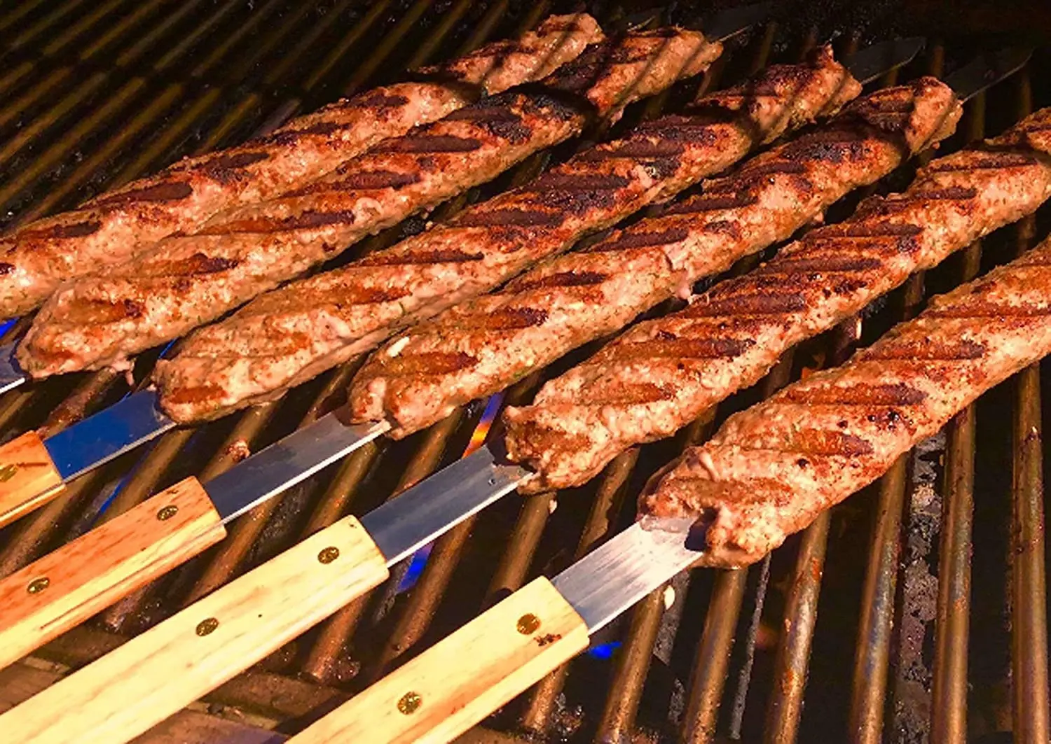 Xiên Nướng BBQ Dài 23 Inch Bằng Thép Không Gỉ Tái Sử Dụng Xiên Nướng BBQ Kiểu Brazil Có Tay Cầm Bằng Gỗ