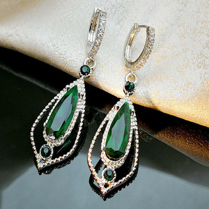 Orecchini Pendenti a Goccia Verde con Design Traforato per Donne, Gioielli Vintage alla Moda - Product Image 3