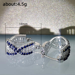 Elegantes pendientes Huggie chapados en oro blanco con diamantes de imitación de cristal azul, diseño geométrico para mujer, joyería de moda para fiesta - Product Image 6