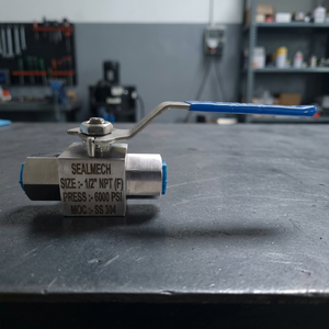 Vanne à boisseau sphérique en acier au carbone Sealmech 1/2 po NPT femelle 650 PSI à levier manuel pour contrôle de débit industriel huile OEM - Product Image 1